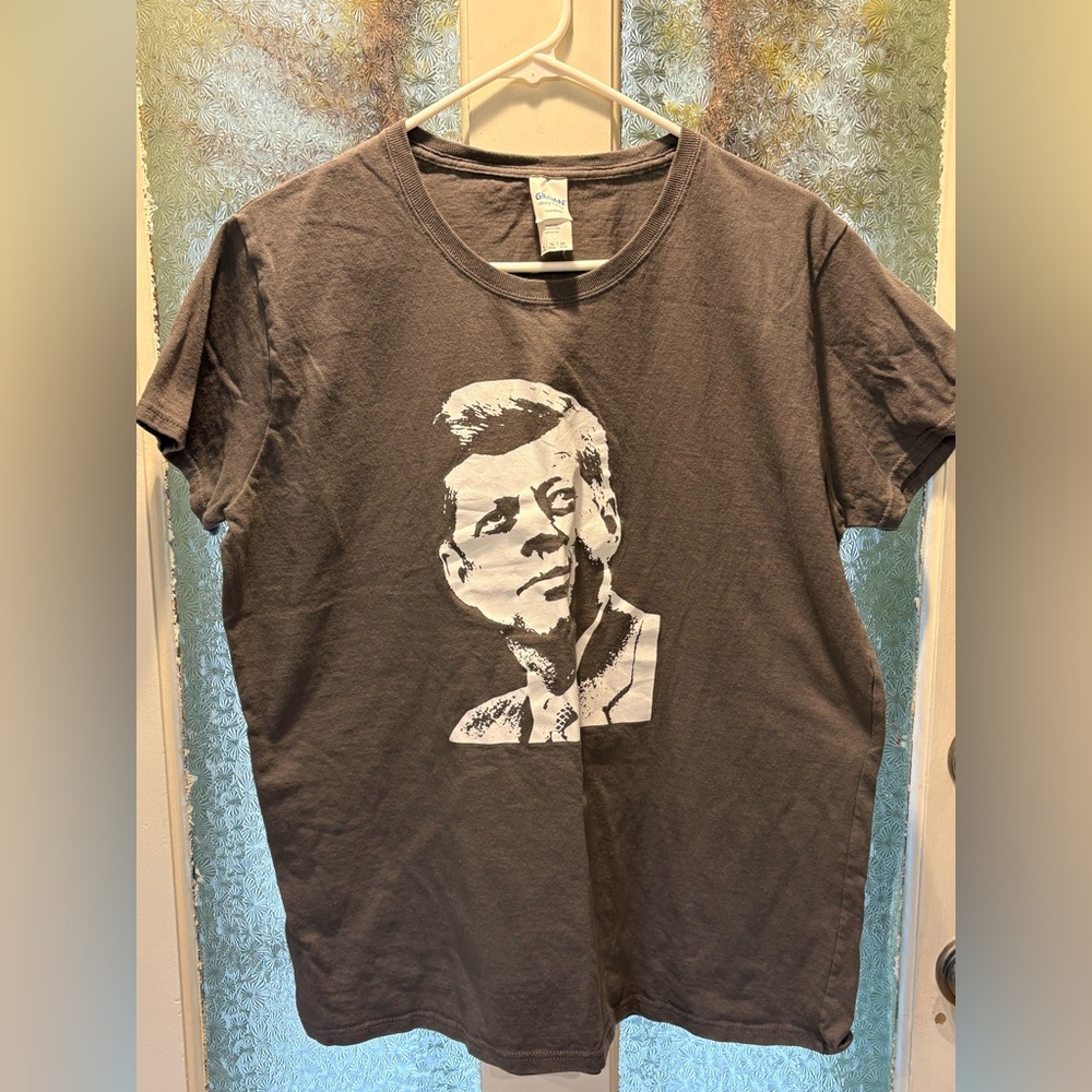 JFK Gildan Charcoal Graphic Tee Women’s XL